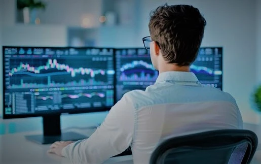 في عالم المال تُعدّ إدارة المحافظ الاستثمارية بكفاءة أمرًا بالغ الأهمية لتحقيق النجاح مع وفرة الأدوات المتاحة في السوق قد يكون اختيار الأداة المناسبة أمرًا محيرًا في هذه المقالة، سنناقش بعضًا من أفضل أدوات إدارة المحافظ الاستثمارية التي ينبغي على كل مستثمر التفكير في استخدامها.