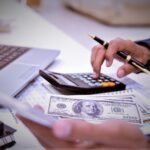 في عالم المال يُعد فهم مفهوم العائد التراكمي أمرًا بالغ الأهمية للمستثمرين الذين يتطلعون إلى تقييم أداء استثماراتهم على مدى فترة زمنية ستتناول هذه المقالة تعريف العائد التراكمي وكيفية حسابه، مما يوفر للقراء فهمًا شاملًا لهذا المقياس الحيوي.