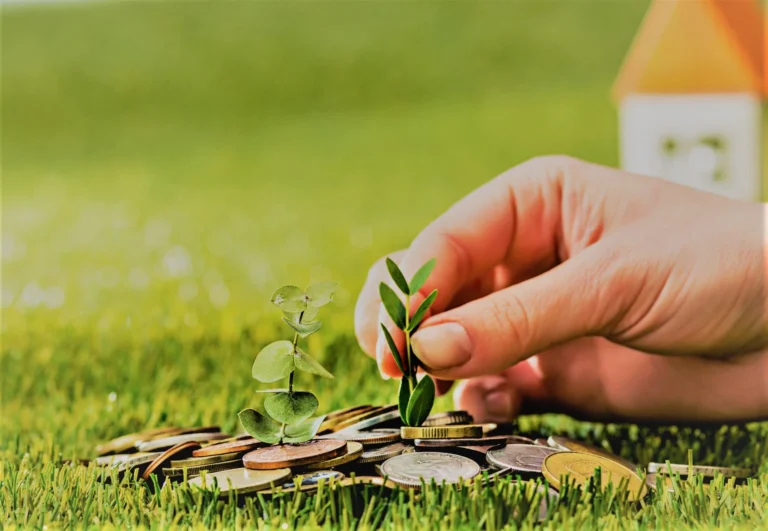 يواجه المستثمرون في العالم المعاصر العديد من التحديات التي يجب عليهم التغلب عليها لتحقيق النجاح هذه التحديات متغيرة باستمرار وتتطلب فهمًا عميقًا للسوق والاتجاهات الاقتصادية والأحداث العالمية في ظل المشهد المتغير باستمرار لفرص الاستثمار من الضروري أن يكون المستثمرون على دراية جيدة وقادرين على التكيف لضمان استمرار ربحية استثماراتهم فيما يلي بعض التحديات الرئيسية التي يواجهها المستثمرون في العالم المعاصر