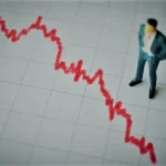 في عالم المال والاستثمار يُعدّ فهم الاستثمار المفرط بالغ الأهمية ينبغي على جميع المستثمرين فهمه يحدث الاستثمار المفرط عندما يستثمر فرد أو كيان مبالغ طائلة من المال أو الموارد في استثمار معين